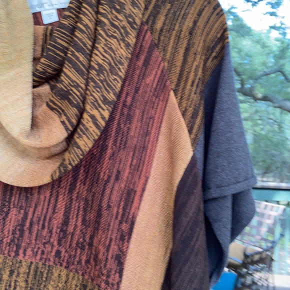 Curio Top - Picture 3 of 9